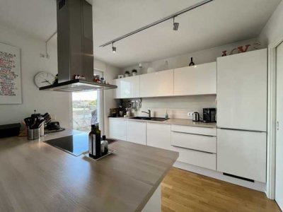 Hochwertige 4-Zimmer- Dachgeschosswohnung mit Terrasse, 3 Bädern, 2 Stellplätzen in zentraler Lage!