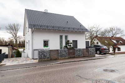 Modernes Hanghaus mit Einliegerwohnung in Nassenfels