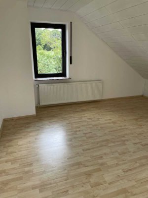 2-ZKDB in Doppelhaushälfte zu vermieten