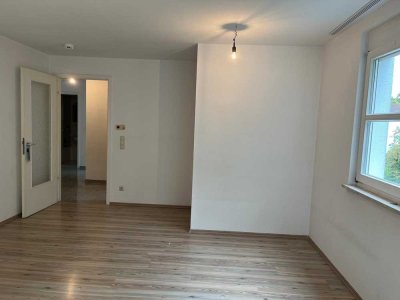 Geschmackvolle, gepflegte 3-Raum-Wohnung mit gehobener Innenausstattung mit EBK in Regensburg
