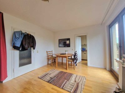 Helle 1,5-Zimmer-Wohnung mit Balkon in Citynähe