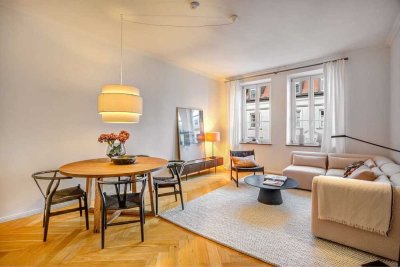 Historisches Flair am Gärtnerplatz: Ideal geschnittene 3-Zimmer-Altbau-Wohnung mit Balkon