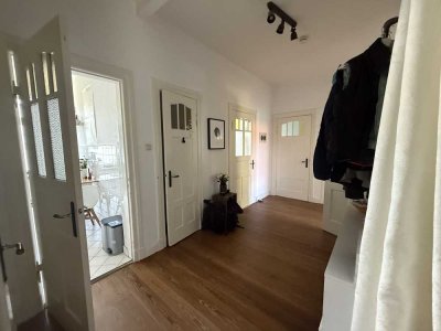 Schöne 4-Zimmer Altbauwohnung mit zwei Balkonen und Abstellkammer