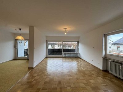 Lichtdurchflutete & großzügige Wohnung  mit viel Potenzial in ruhiger Lage