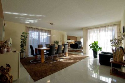 PROVISIONSFREI - Beeindruckendes Einfamilienhaus mit Wellnessbereich