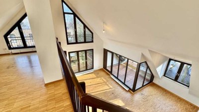 Großzügige Dachgeschoss-Maisonette-Galerie-Wohnung mit 4 Zimmer / 2 Balkone / renovierungsbedürftig