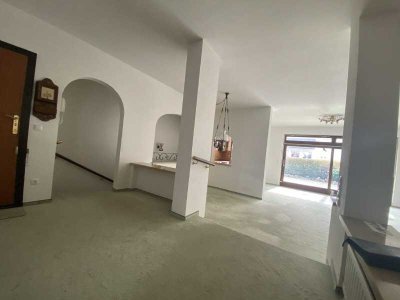 Toplage Solln, Großzügige 4 Zimmer-Wohnung mit Garten