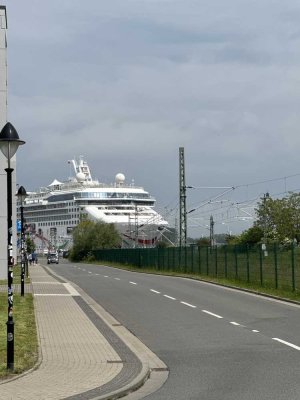 Schiff Ahoi und Moin Moin. Sofort bezugsfertige 3-Zimmerwohnung mit Stellplatz in Warnemünde