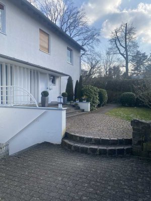 Geräumiges und frisch renoviertes 4-Zimmer-Haus in einer der begehrtesten Lagen in Sankt Augustin