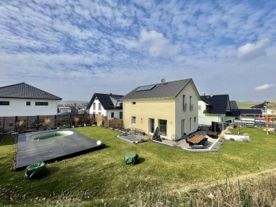 Modernes, helles, nagelneues Einfamilienhaus mit Pool, Garten und toller Terrasse  in Birstein!