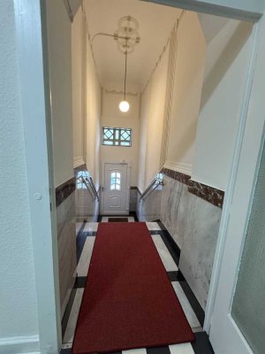 Attraktive 3-Zimmer-Altbau-Wohnung im 3-Familienhaus