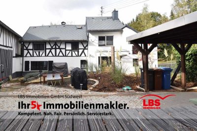 Saniertes Fachwerkhaus
mit schönem Innenhof & Scheune