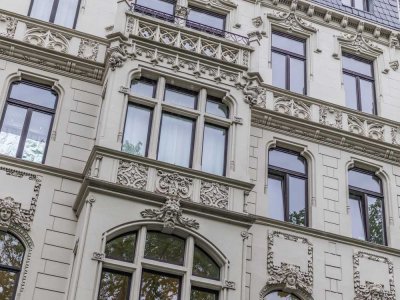 NEU *Paul & Partner* LUFTIGE HÖHEN ÜBER WIESBADEN: MODERNE MAISONETTE MIT DACHTERRASSE & KLIMAANLAGE