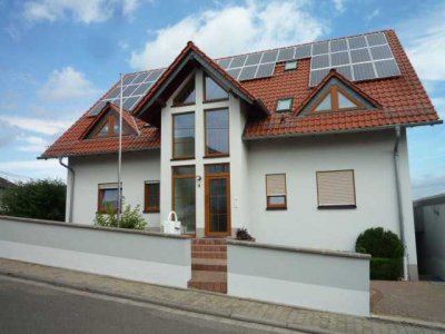 Modernes Wohnen im offenen Wohnbereich in Bermersheim