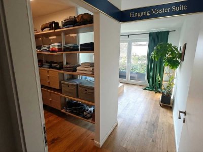 Exklusives Raumkonzept: En-suite Bad, Ankleidezimmer & großer Süd-Balkon in sonnigem Smart Home