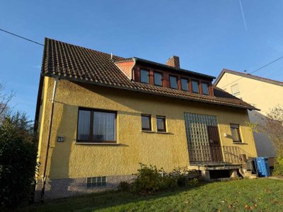 Niedernhausen, Freistehendes 1 Familien-Haus mit großem Grundstück und Entwicklungspotenzial