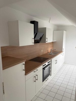 Modernisierte 3-Raum-Dachgeschosswohnung Nähe Magdeburg mit neuer  Einbauküche und Stellplatz