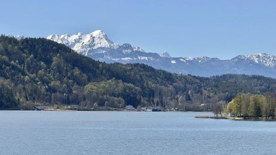 Wörthersee-Nordufer: Eckpenthouse mit herrlicher Seeblickterrasse und Tiefgarage *ERSTBEZUG*