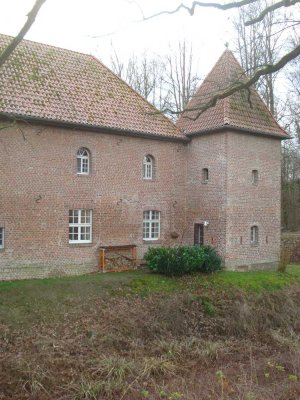 Wunderschöne Erdgeschoßwohnung mit Terrasse und moderner Einbauküche in historischer Burg