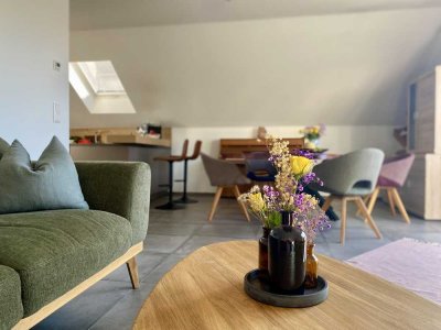 Provisionsfrei! Neuwertige, energieeffiziente Wohnung mit Balkon und Garage in Zweifamilienhaus
