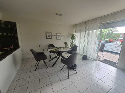 Geschmackvolle, gepflegte 1-Raum-DG-Wohnung mit geh. Innenausstattung mit Balkon und EBK
