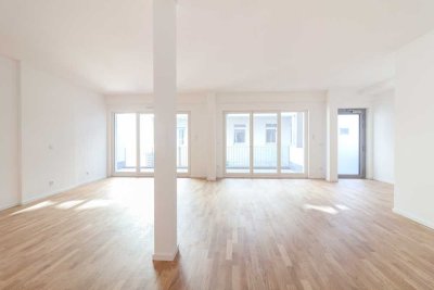 Lichter Wohntraum mit moderner Einbauküche und Balkon – komfortables Wohnen mit Stil und Freiraum