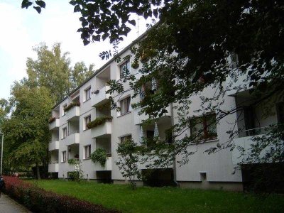 Ideale 3-Zimmer-Wohnung mit Balkon, Küche und Laminat können vom Vermieter übernommen werden!