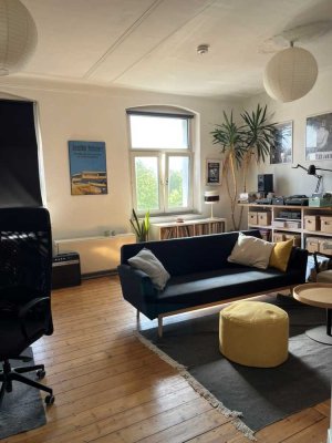 Wunderschöne Altbauwohnung mit Wohnküche und riesigem Wohnzimmer