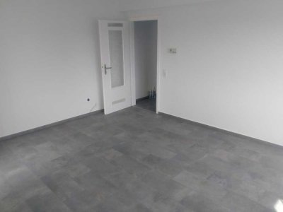 Frisch renovierte 2 Zimmerwohnung am Mülheimer Hafen