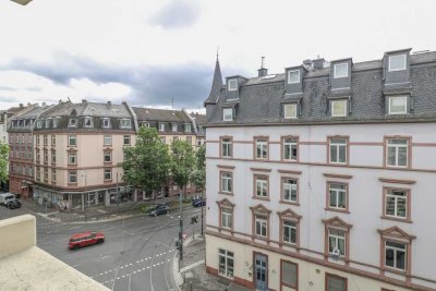 Lichtdurchflutete 4-Zi.-Wohnung mit Balkon und moderner Einbauküche – stilvoll wohnen und genießen