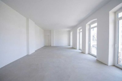 Friedrichshain: Altbau-Wohnung mit 3–4 Zimmern, Balkon, inkl. Sanierung mit hochwertiger Ausstattung