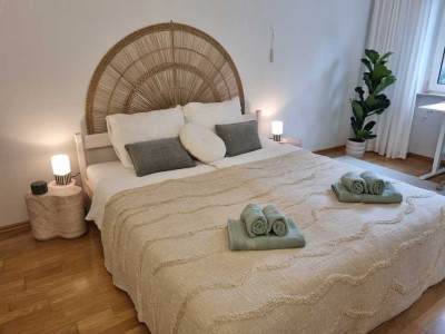Helle 2-Zimmer-Wohnung mit Balkon in Universitätsnähe – 65 m², vollmöbliert