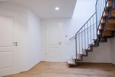 Traumwohnung auf 2 Ebenen unterm Dach des Turmpalastes mit EBK - WE13
