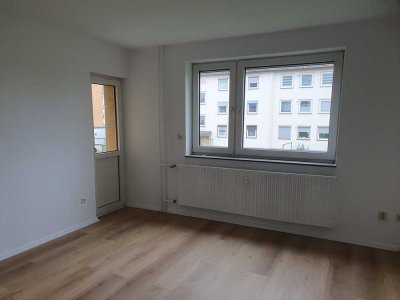 Attraktive und vollständig renovierte 3-Zimmer-Wohnung mit Loggia in Northeim