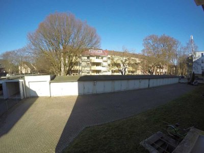 Teilrenoviert 2025, großzügig geschnitten, sehr gut ausgestattet! 2-Zi-Wohnung mit Loggia