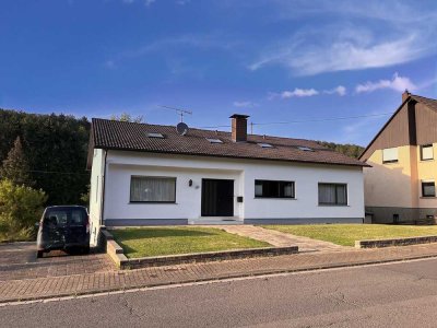 Großzügiges Wohnhaus mit herrlichem Blick ins Grüne