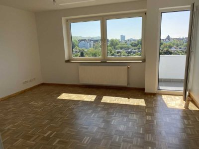 NEU:  Erstbezug nach umfangreicher Sanierung: 4-Zi. Wohnung mit Balkon