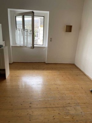 TOLLES Appartement mit Holzdielenboden und kleiner Pantry-Küche