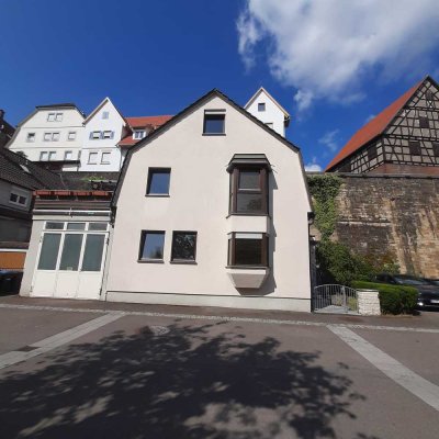 Haus mit großer Garage und Terrasse zum Kauf in  Besigheim, Oberamteigasse 13