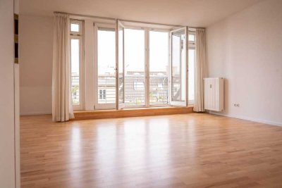 Perfekte Dachgeschosswohnung nahe Tegler See, U-Bahn und Fußgängerzone