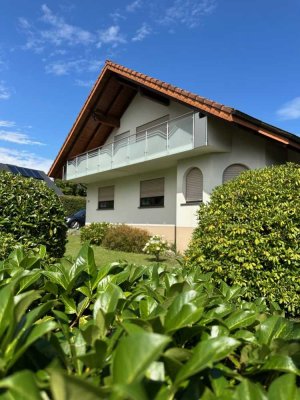 Modernisiertes Wohnjuwel: Großzügiges Mehrfamilienhaus mit Doppelgarage