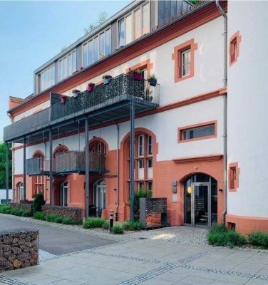 Geschmackvolle 2-Zimmer-Loft-Wohnung mit geh. Innenausstattung mit Balkon und EBK