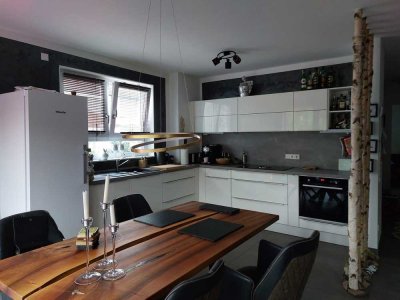 schöne gelegene helle 4-Zimmer-Wohnung mit offener Wohnküche in Friedrichsdorf/D