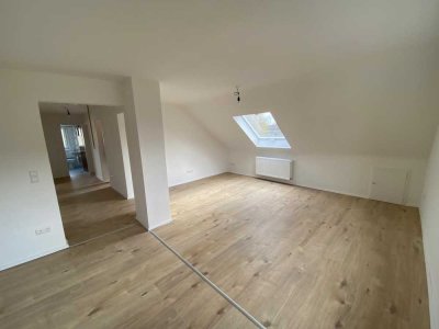 Klimatisierte DG Wohnung mit großzügigem offenen Wohn-/Esszimmer