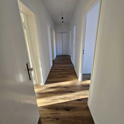 Frisch sanierte 2,5 Zimmer Wohnung