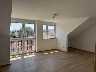 Geschmackvolle, gepflegte 2-Zimmer-Dachgeschosswohnung mit geh. Innenausstattung