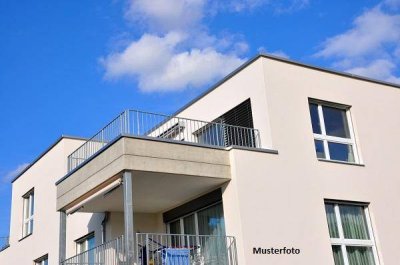 Dachgeschosswohnung mit 113 m² Wfl., Terrasse und Carport