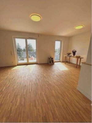 Neubau, elegant und modern, urbane Lage, ruhig und sofort verfügbar