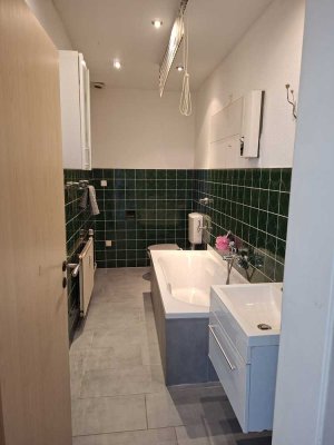 geräumige Altbauwohnung