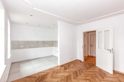 +Sonnige Südloggia+ Helle 2-Raum-Wohnung - Fußbodenheizung, Parkett, Wannenbad, Aufzug, TV-Spiegel